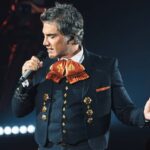 Alejandro Fernández dedica serenata a México y al Chente