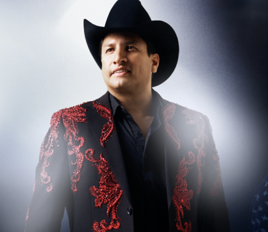 Julión Álvarez se convierte en primer artista latino en llenar tres veces consecutivas el SoFi Stadium de Los Ángeles